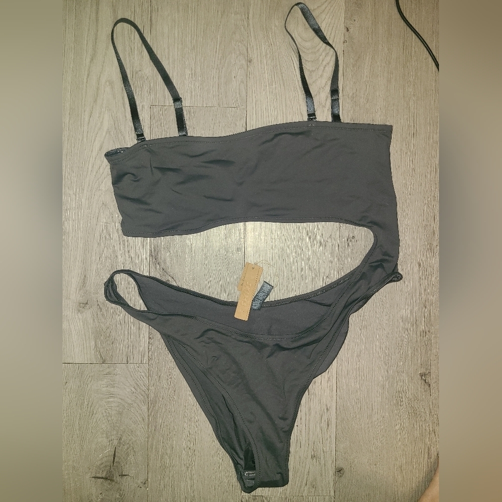 ☀️🌧519NWT skims grey Cutout Swimsuit